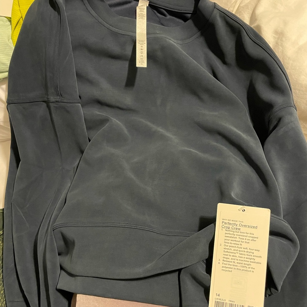 Lululemon perfectly oversized crop crew true navy size 14 nwt